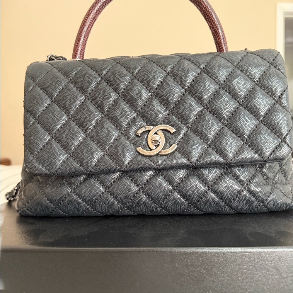 CHANEL coco handle in Black Quilted Caviar Leather w/ Burgundy Lizard top handle